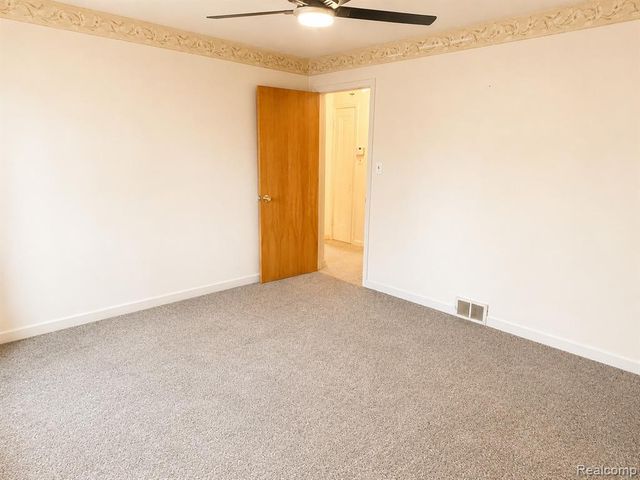 8056 Central, Center Line, MI 48015