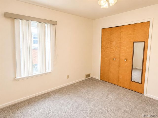 8056 Central, Center Line, MI 48015