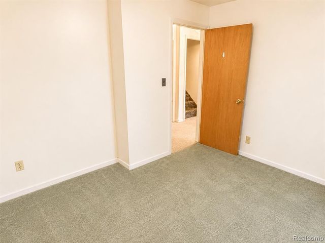 8056 Central, Center Line, MI 48015