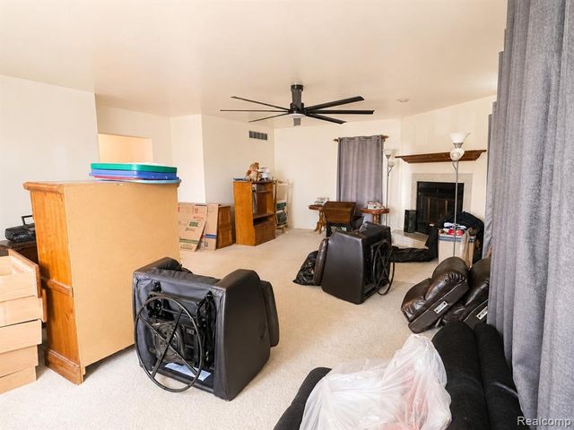 8056 Central, Center Line, MI 48015