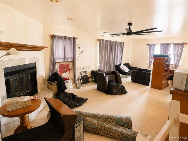8056 Central, Center Line, MI 48015