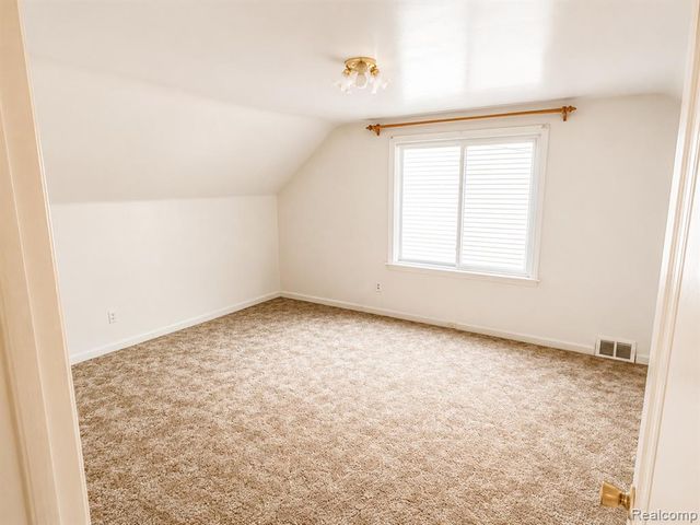 8056 Central, Center Line, MI 48015