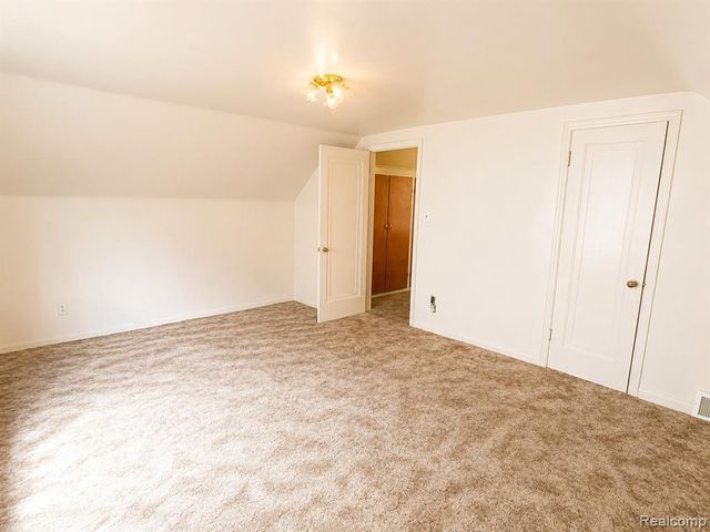 8056 Central, Center Line, MI 48015