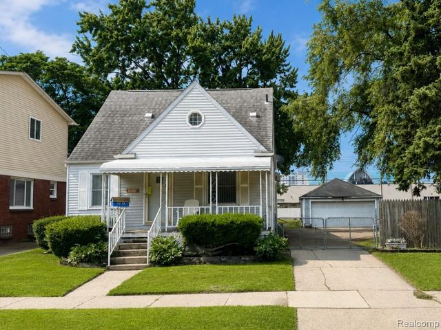 8056 Central, Center Line, MI 48015