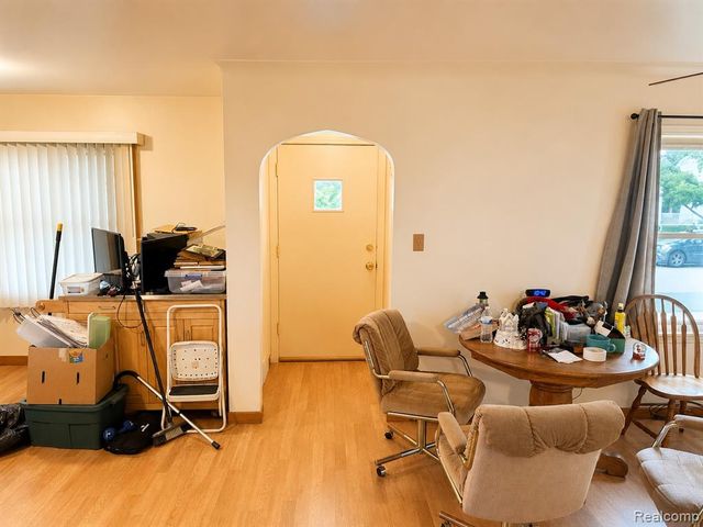 8056 Central, Center Line, MI 48015
