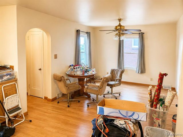 8056 Central, Center Line, MI 48015
