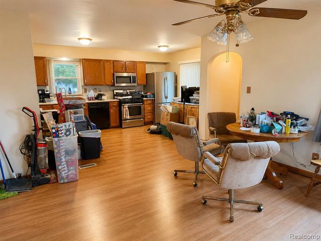 8056 Central, Center Line, MI 48015