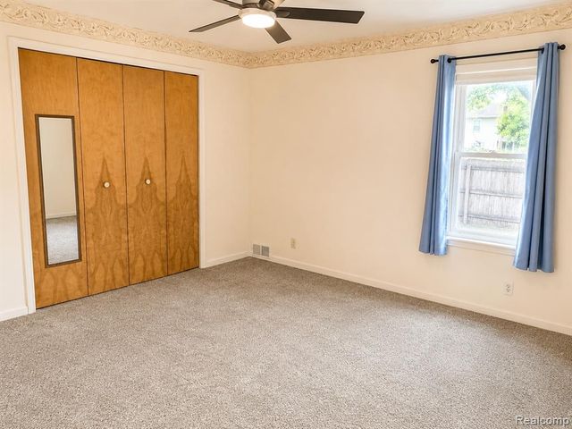 8056 Central, Center Line, MI 48015