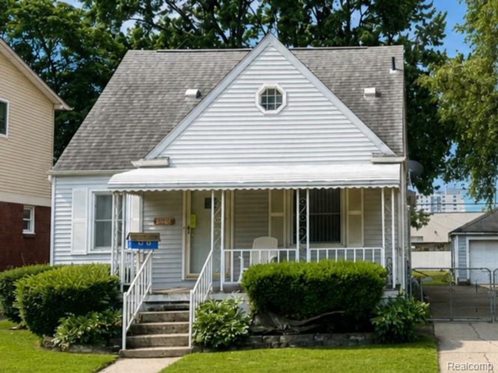 8056 Central, Center Line, MI 48015