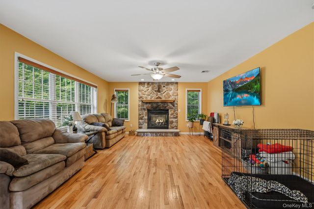 25 Mitchell Lane, Westtown, NY 10998