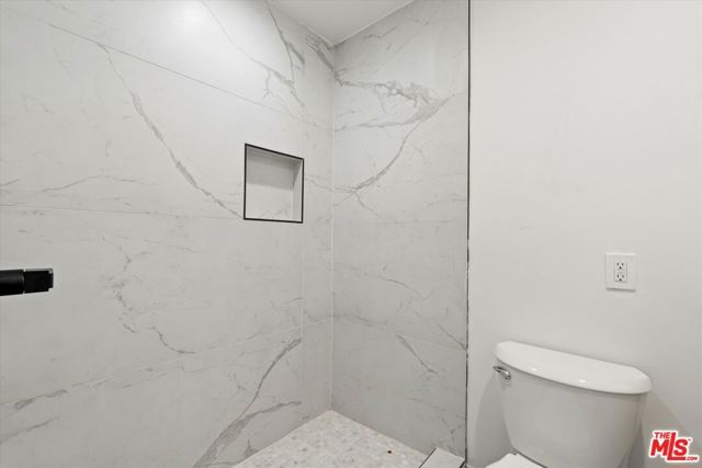 3748 Veteran, Los Angeles, CA 90034