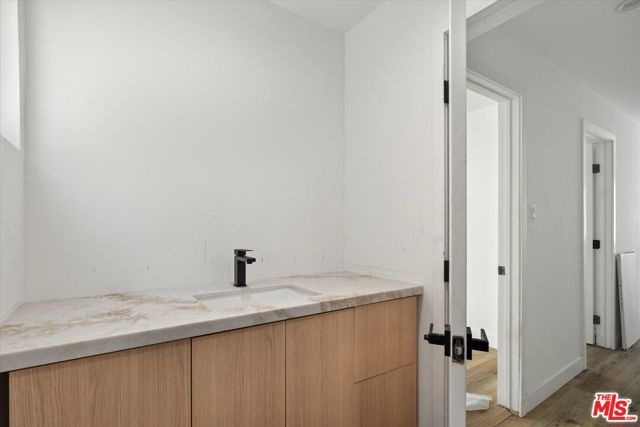 3748 Veteran, Los Angeles, CA 90034