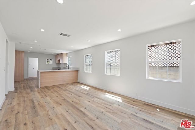3748 Veteran, Los Angeles, CA 90034