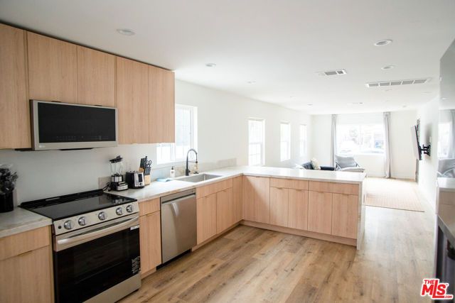 3748 Veteran, Los Angeles, CA 90034