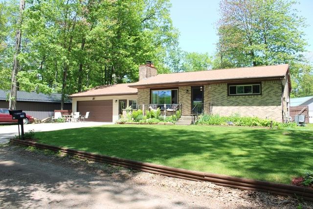 1749 Lake Drive, Harrison, MI 48625