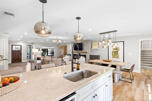 313 JAMES ST, Boerne, TX 78006