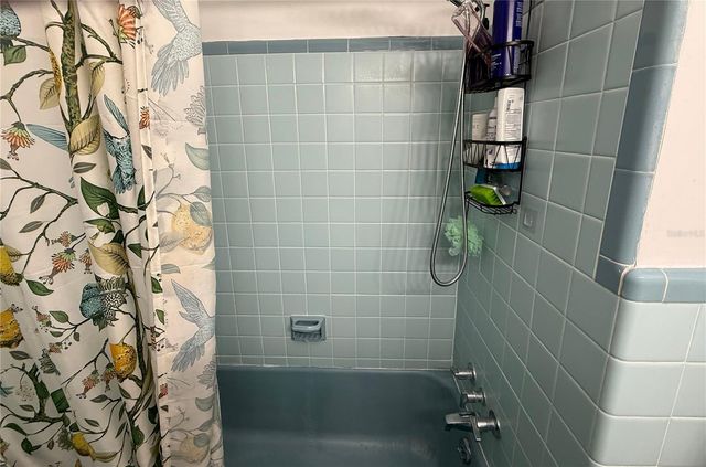 1106 NE 20TH PLACE, Gainesville, FL 32609