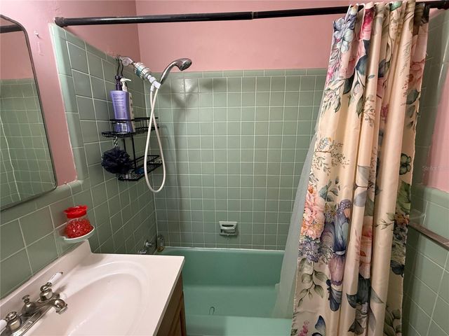 1106 NE 20TH PLACE, Gainesville, FL 32609