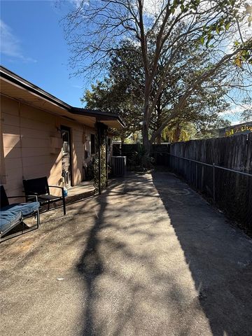 1106 NE 20TH PLACE, Gainesville, FL 32609