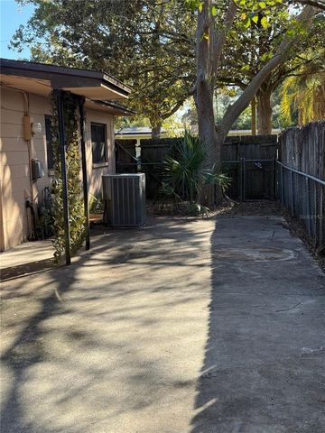 1106 NE 20TH PLACE, Gainesville, FL 32609