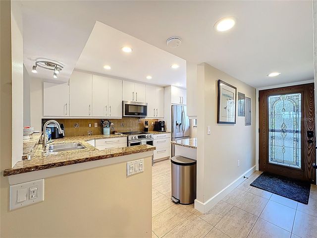 1510 PELICAN POINT DRIVE BA270, Sarasota, FL 34231