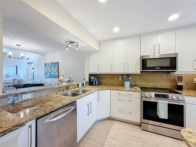 1510 PELICAN POINT DRIVE BA270, Sarasota, FL 34231