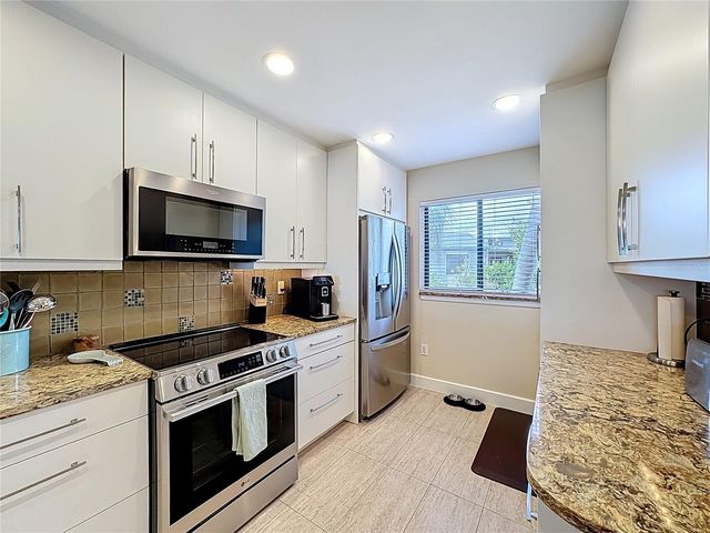 1510 PELICAN POINT DRIVE BA270, Sarasota, FL 34231