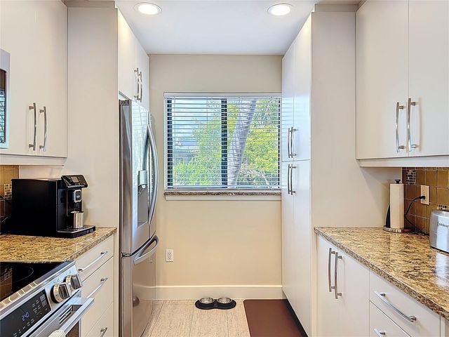 1510 PELICAN POINT DRIVE BA270, Sarasota, FL 34231