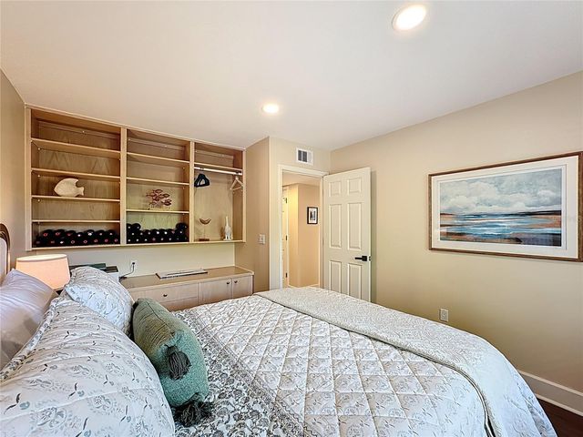 1510 PELICAN POINT DRIVE BA270, Sarasota, FL 34231