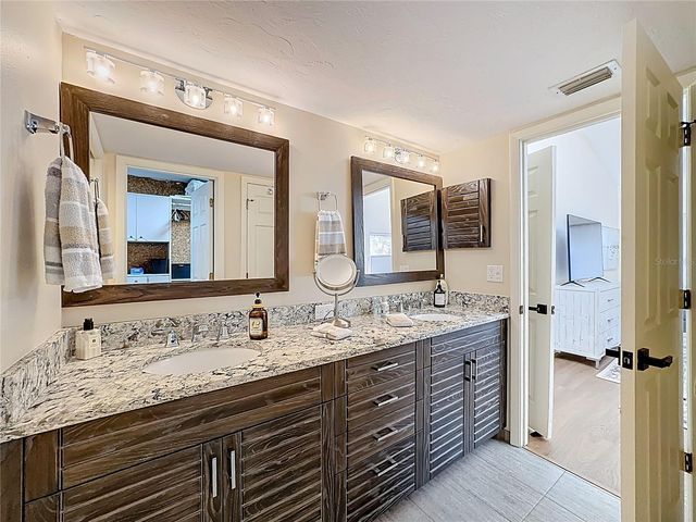 1510 PELICAN POINT DRIVE BA270, Sarasota, FL 34231