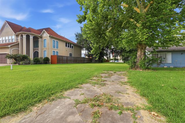 5115 Locust Street, Bellaire, TX 77401