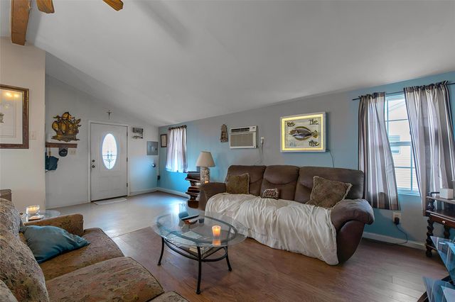 7030 Terrasso Drive, Hitchcock, TX 77563
