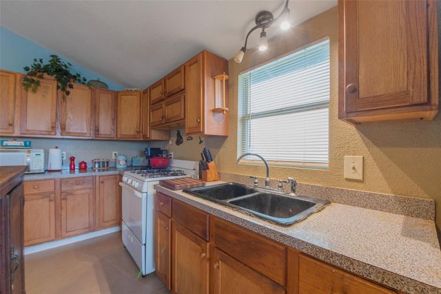 7030 Terrasso Drive, Hitchcock, TX 77563