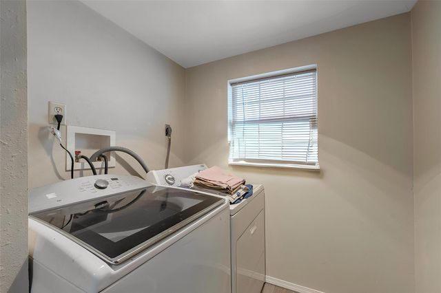 7030 Terrasso Drive, Hitchcock, TX 77563