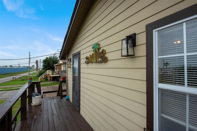 7030 Terrasso Drive, Hitchcock, TX 77563