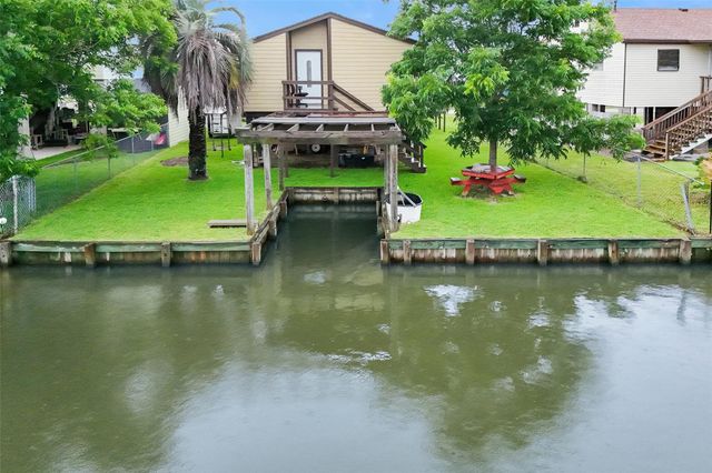 7030 Terrasso Drive, Hitchcock, TX 77563