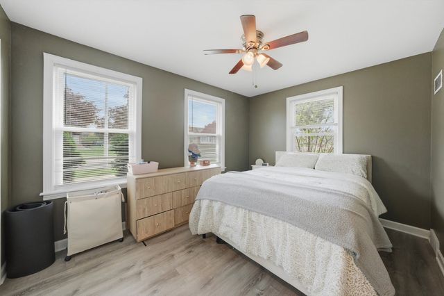 3231 W 99th Street, Evergreen Park, IL 60805