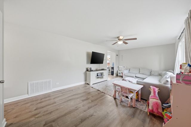 3231 W 99th Street, Evergreen Park, IL 60805