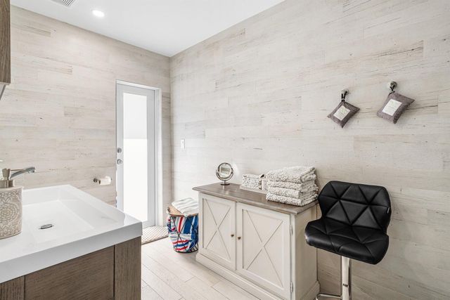 2200 SE 9th Street, Pompano Beach, FL 33062