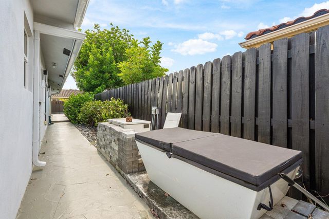 2200 SE 9th Street, Pompano Beach, FL 33062