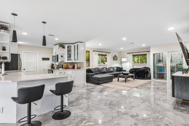 2200 SE 9th Street, Pompano Beach, FL 33062