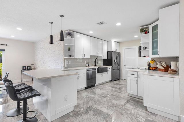 2200 SE 9th Street, Pompano Beach, FL 33062