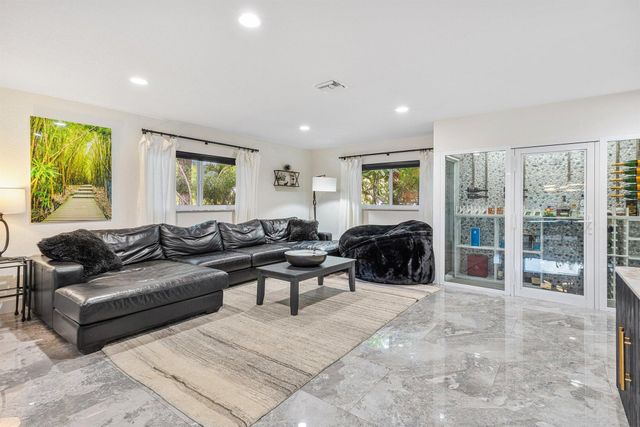 2200 SE 9th Street, Pompano Beach, FL 33062