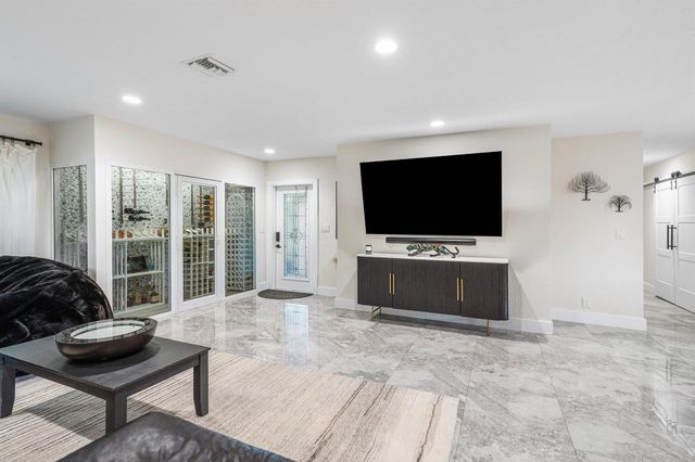 2200 SE 9th Street, Pompano Beach, FL 33062