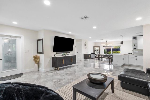 2200 SE 9th Street, Pompano Beach, FL 33062