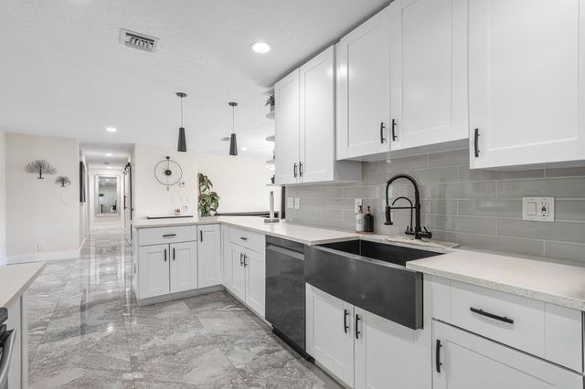 2200 SE 9th Street, Pompano Beach, FL 33062