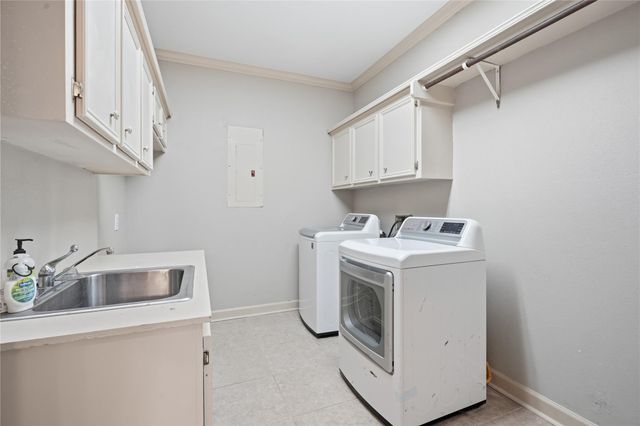 708 Bayou Crest Circle, Dickinson, TX 77539