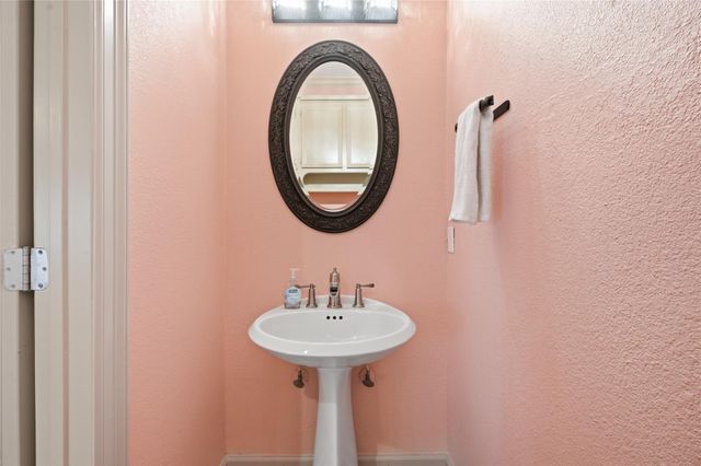 708 Bayou Crest Circle, Dickinson, TX 77539