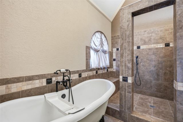 708 Bayou Crest Circle, Dickinson, TX 77539