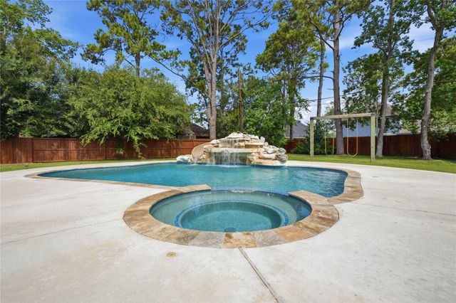 708 Bayou Crest Circle, Dickinson, TX 77539
